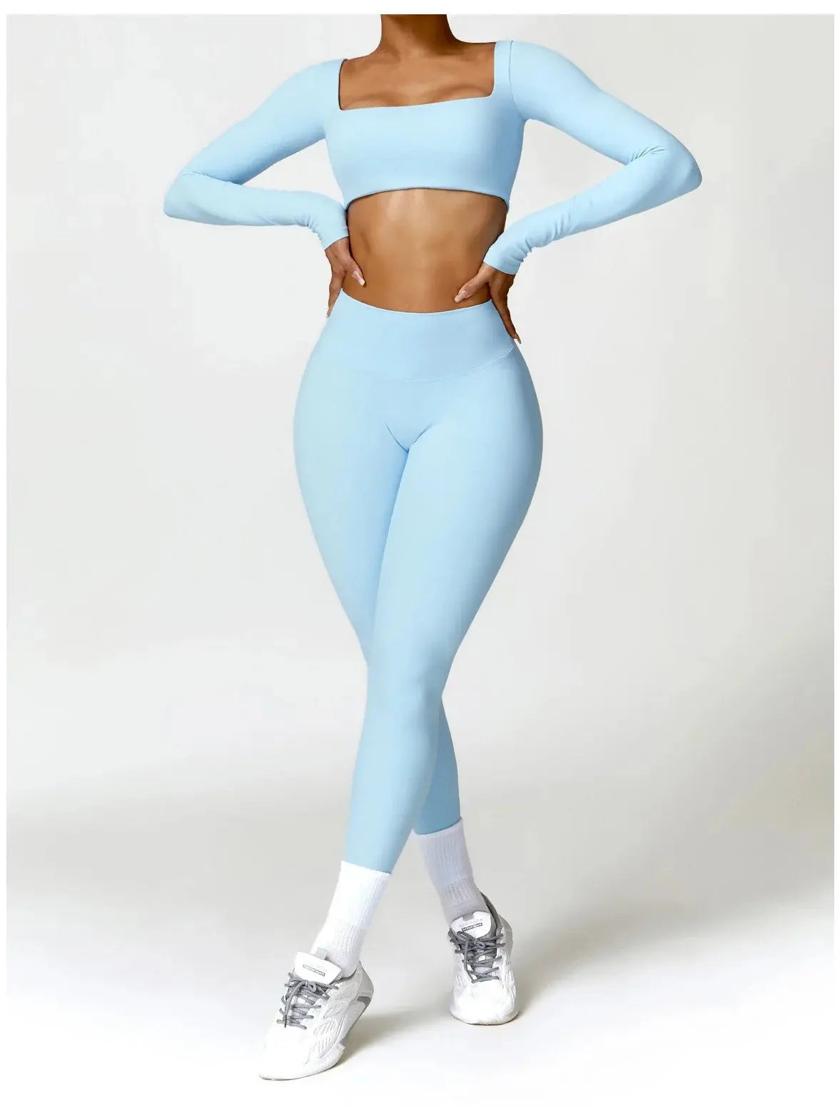 Ensemble Sport Femme 2 Pièces - Soutien-Gorge à Manches Longues et Short Taille Haute - 004
