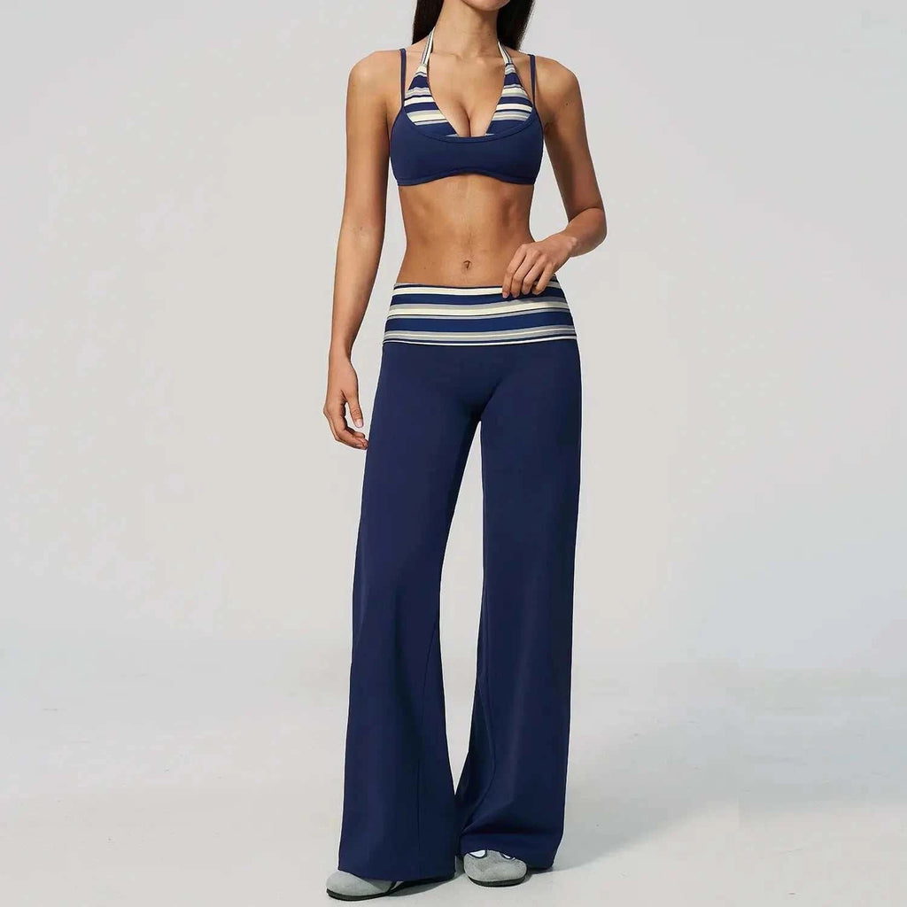 Ensemble Riviera pour femme composé d'un haut halter et d'un pantalon large taille haute à motif rayé, tissu extensible et respirant.