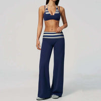 Ensemble Riviera pour femme composé d'un haut halter et d'un pantalon large taille haute à motif rayé, tissu extensible et respirant.