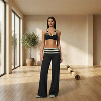 Ensemble Riviera sport femme avec haut court halter et pantalon large taille haute rayé, tissu extensible et respirant pour yoga et fitness