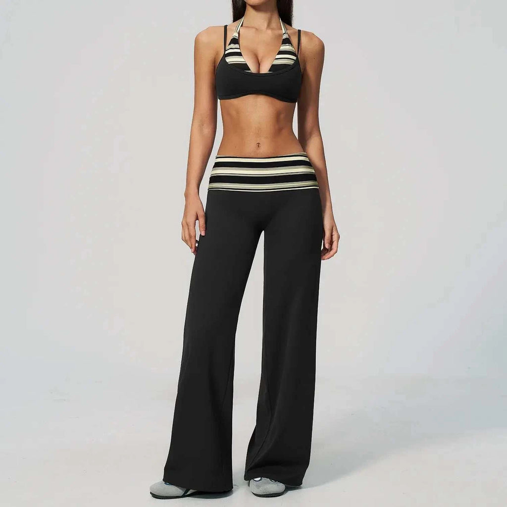 Ensemble Riviera deux pièces pour yoga avec haut halter et pantalon large taille haute rayé, tissu extensible et respirant