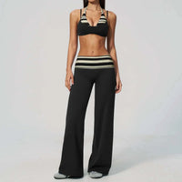 Ensemble Riviera deux pièces pour yoga avec haut halter et pantalon large taille haute rayé, tissu extensible et respirant