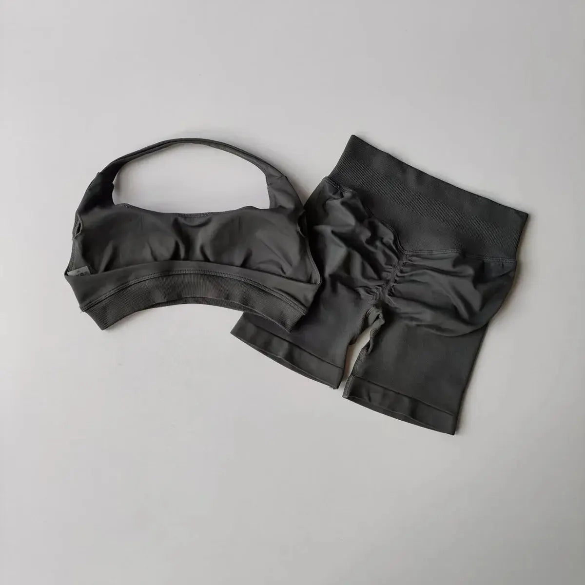 Ensemble Sport Femme 2 Pièces - Soutien-Gorge Col Halter Sans Manches et Short Taille Haute - TZ606