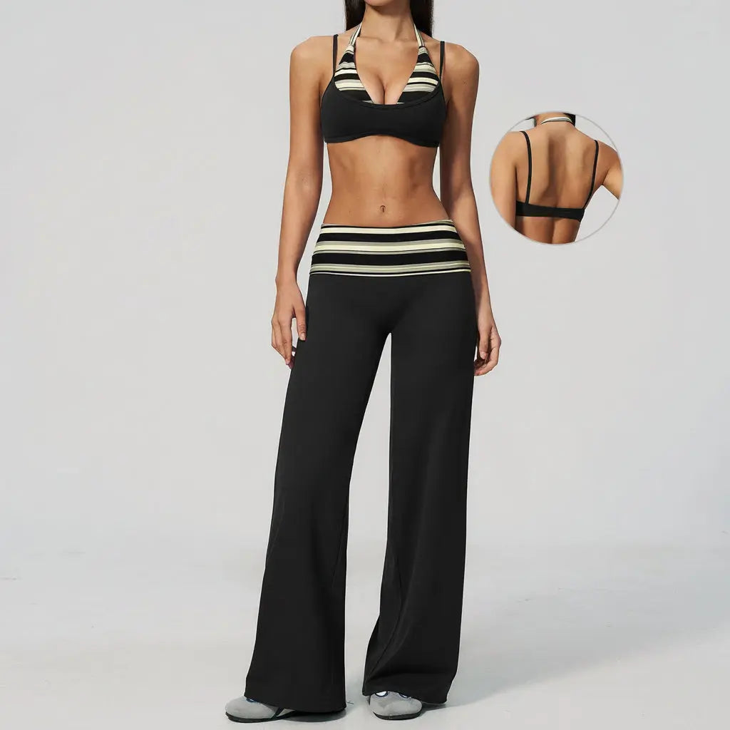 Ensemble Riviera de yoga deux pièces avec haut halter et pantalon large taille haute rayé.
