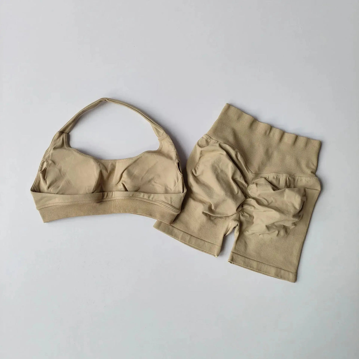 Ensemble Sport Femme 2 Pièces - Soutien-Gorge Col Halter Sans Manches et Short Taille Haute - TZ606