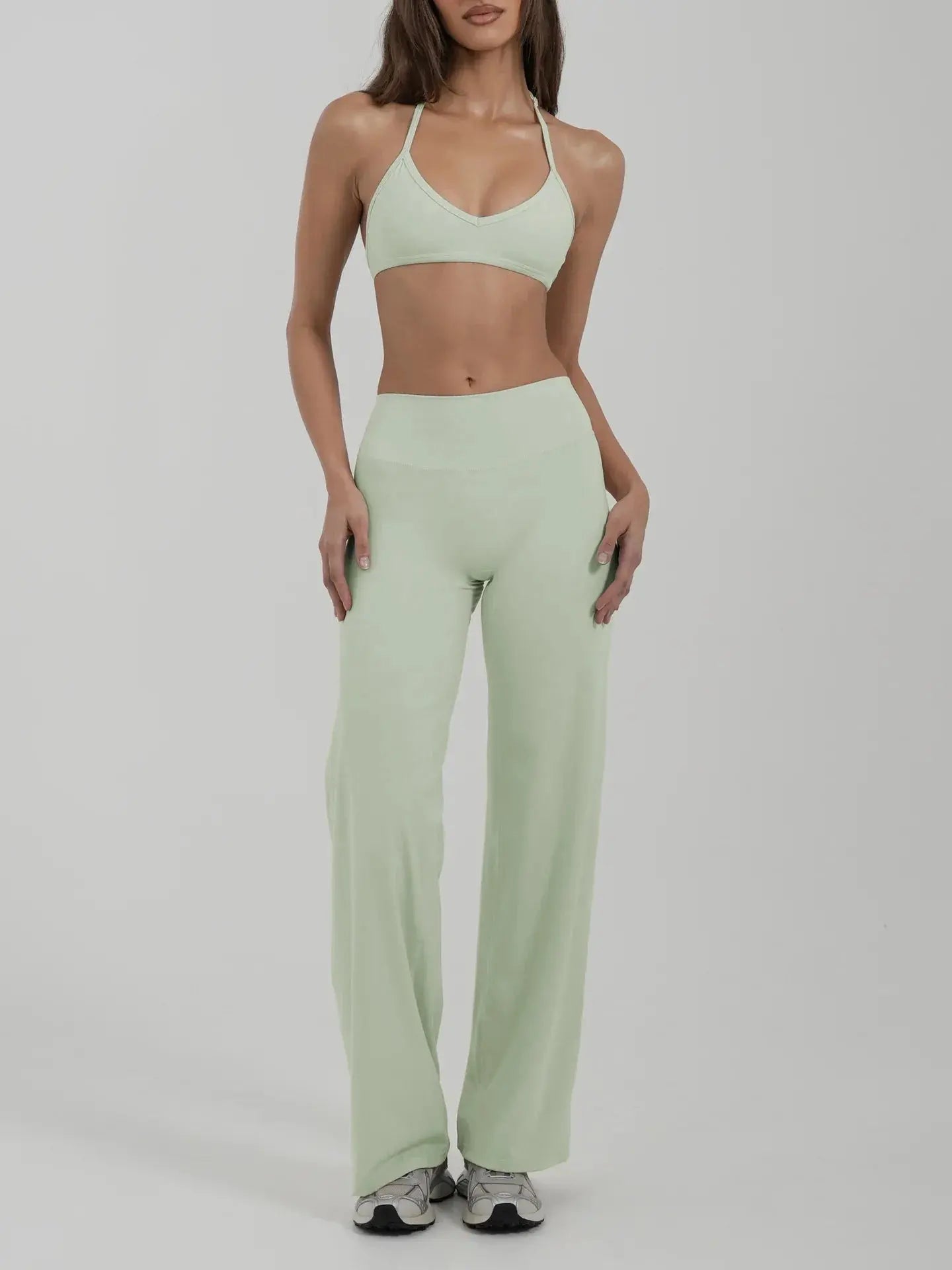 Ensemble Fitness Femme Dos Nu - Soutien-Gorge à Bretelles Licou et Legging Évasé