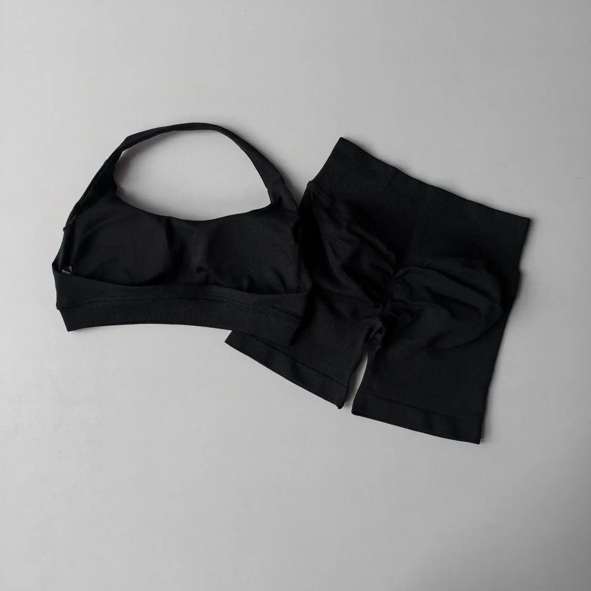 Ensemble Sport Femme 2 Pièces - Soutien-Gorge Col Halter Sans Manches et Short Taille Haute - TZ606