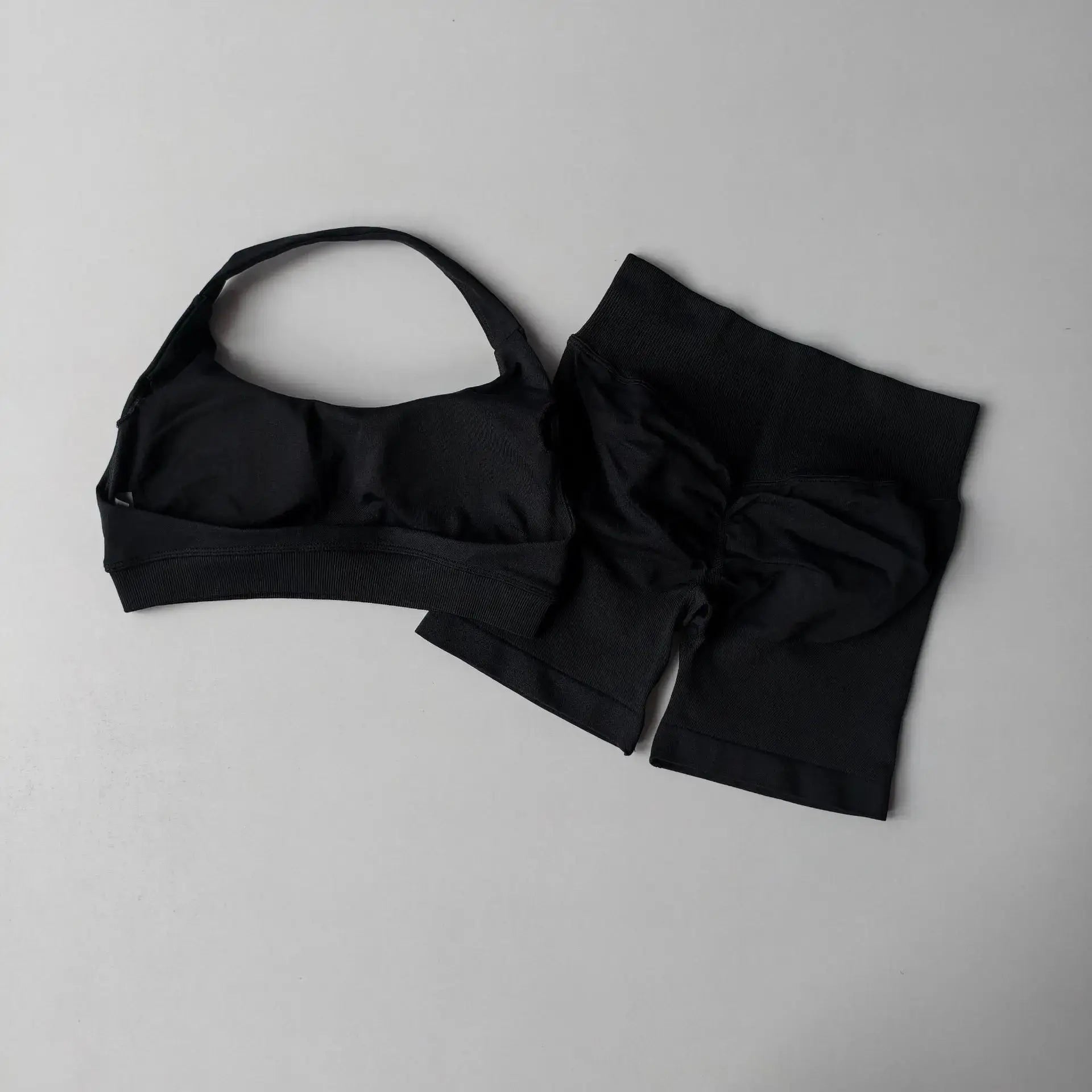 Ensemble Sport Femme 2 Pièces - Soutien-Gorge Col Halter Sans Manches et Short Taille Haute - TZ606