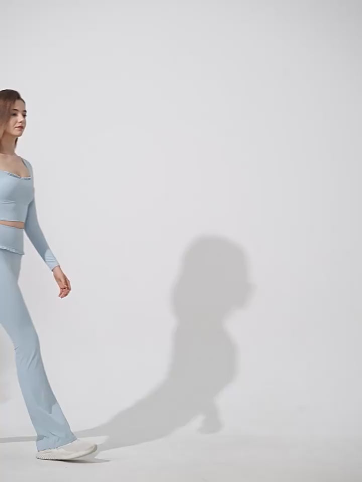 Ensemble de Yoga Femme en Dentelle Col Carré - Top à Manches Longues et Pantalon Évasé